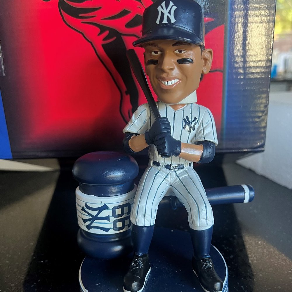 FOCO Aaron Judge BOBBLEHEAD Special Edition Judge ON A Gavel